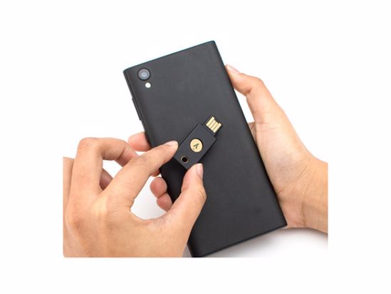 Fotografija izdelka Varnostni ključ Yubico YubiKey 5 NFC FIPS, USB-A, črn