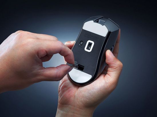 Fotografija izdelka Miška Razer DeathAdder V3 HyperSpeed, črna